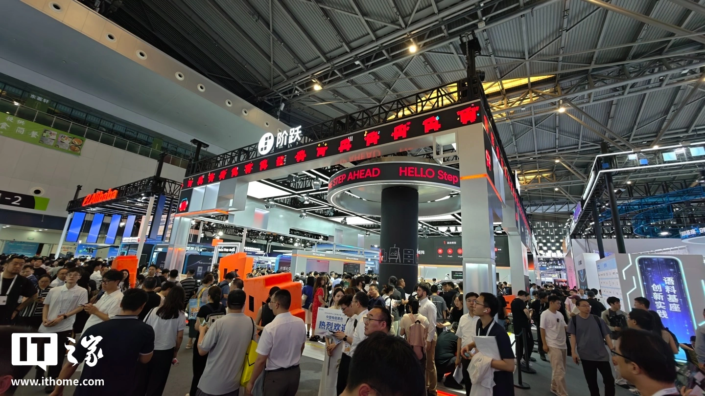 阶跃终端首款智能体手机 STEPX Neo 现场实拍，Amoo 助手可与飞书等 App 深度联动