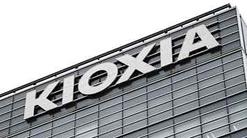 Japanese stocks plunge as AI deleverage sends Kioxia down 16%