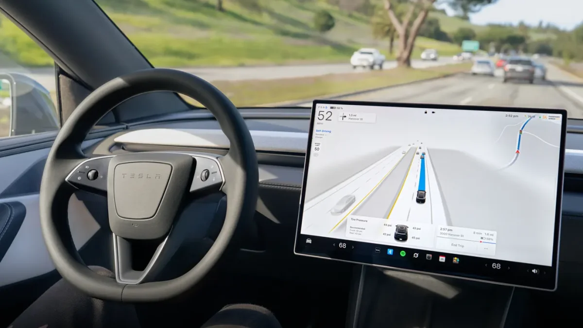 特斯拉重启 HW3 车型 FSD v14 Lite 推送，新增驻车免踩刹车、连续驾驶成就等多项功能