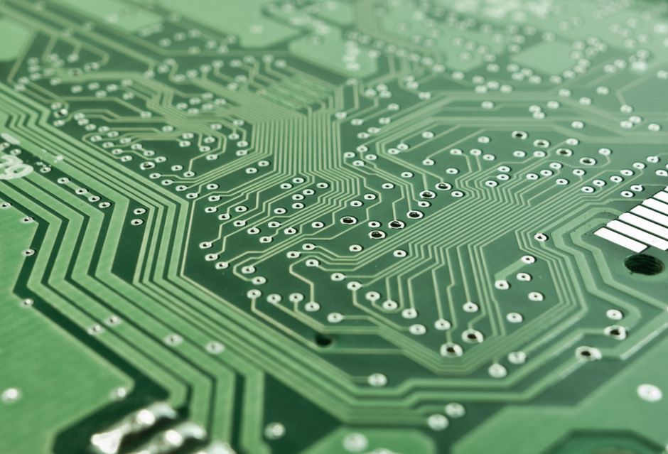 AI 연산 능력 수요 폭발로 고급 PCB 공급 부족, 가격 3배 이상 급등