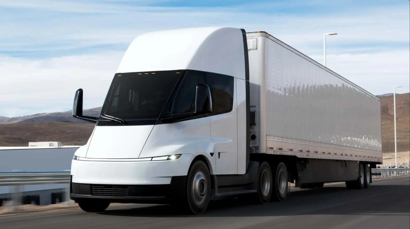 马斯克称 Tesla Semi 自动驾驶功能预计今年底至明年初可用