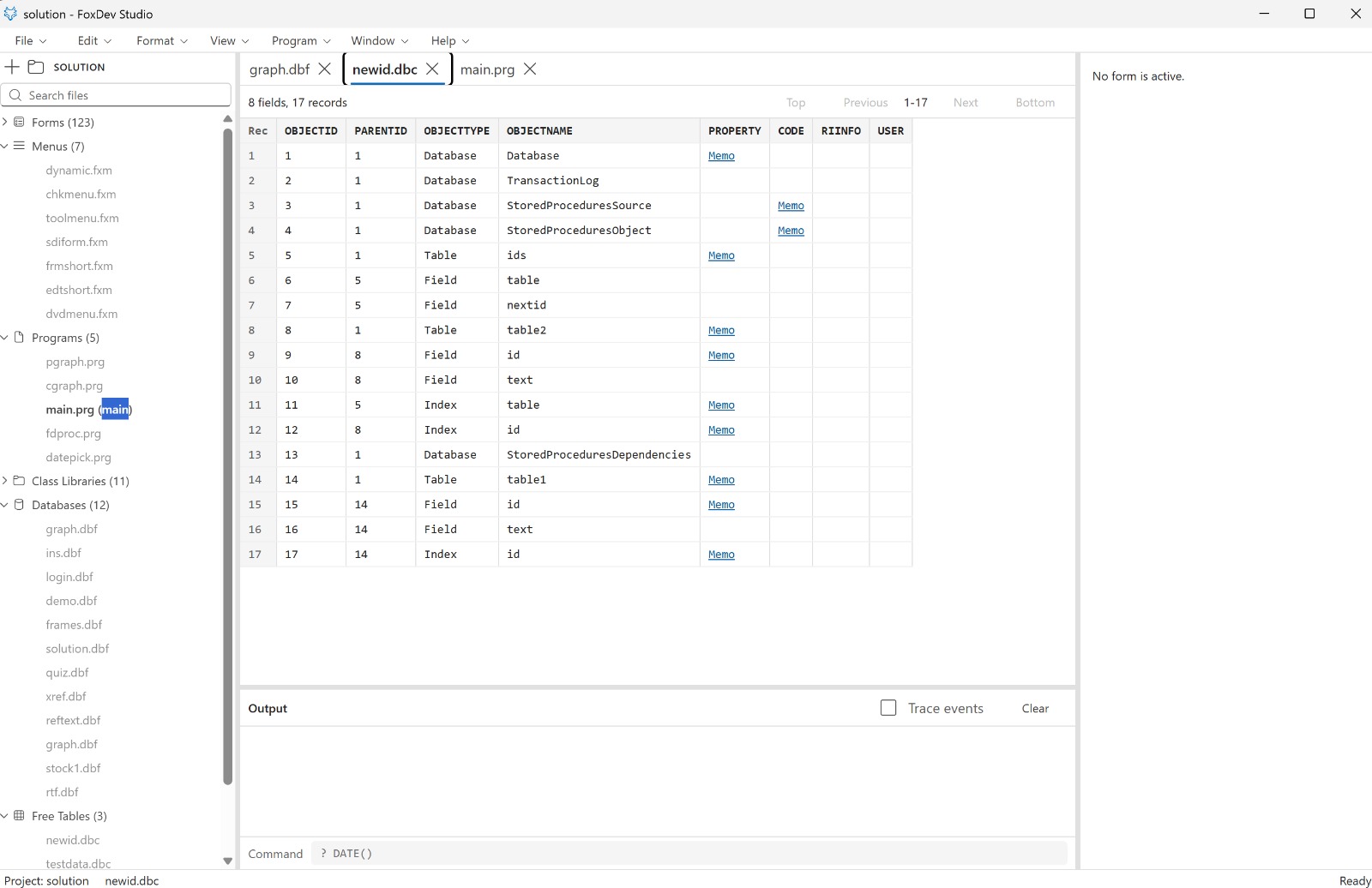 The table browser showing the 17 records of a database container, with its memo fields as links, beside a project explorer listing forms, menus, programs, class libraries and databases.